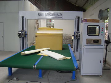 máquina de corte de oscilação 1800KG da lâmina do poliuretano flexível da tabela do transporte de correia 6KW