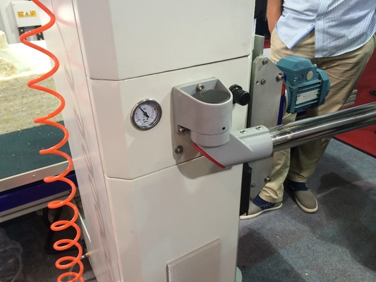 Máquina de corte de oscilação 6kw horizontal da lâmina da esponja do poliuretano