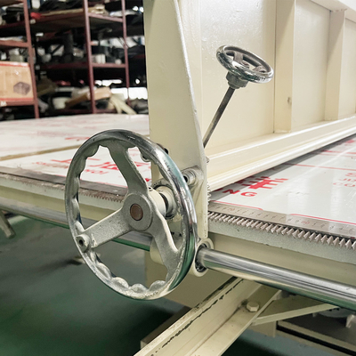 Controlo vertical automático do CNC da máquina de corte da esponja