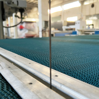Esponja de oscilação da espuma do plutônio da máquina de corte do contorno do CNC da lâmina dupla