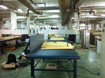 Máquina de corte rígida de alta velocidade completamente automática, cortador do vácuo da espuma do plutônio do CNC da espuma