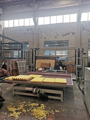 Máquina de corte CNC Cortadora de lâmina oscilante para materiais de espuma Indústria de colchões e móveis