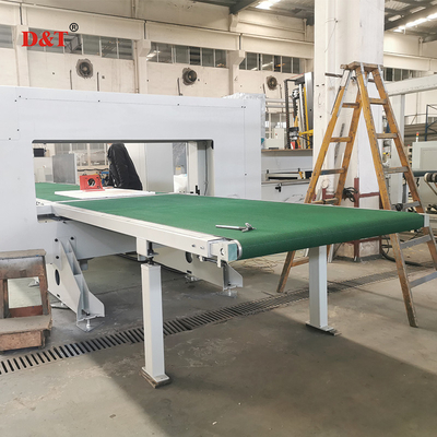 Máquina de corte de espuma de PU de alto desempenho com faca de fio de 5 rodas e sistema de controle inteligente
