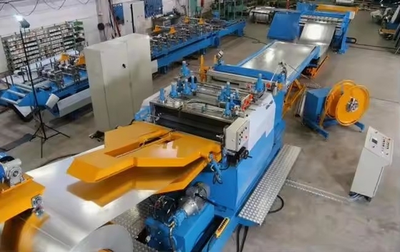 Máquina de moldagem de painéis de sanduíche EPS/linha de produção de telhas automática de lã de rocha fornecida com chapa de aço colorida