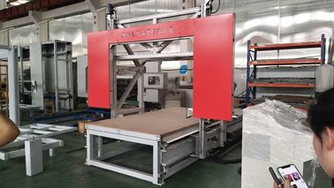 A máquina de corte horizontal do contorno da espuma de Eva da elevada precisão acelera a 10 M/minuto