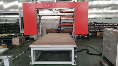 A máquina de corte horizontal do contorno da espuma de Eva da elevada precisão acelera a 10 M/minuto