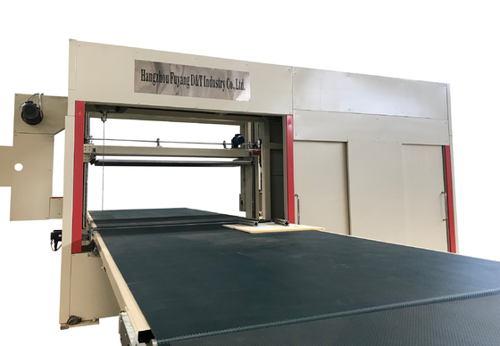 A máquina de corte ereta 40m/Min da esponja do CNC 3D dá forma para a espuma flexível