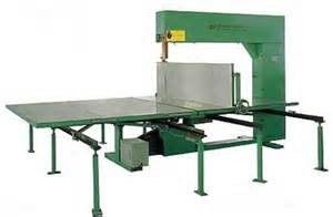 A linha de produção Metade-Automática 900mm da esponja de Digitas, limpa o cortador vertical